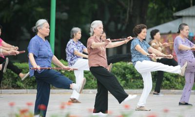 đau nhức xương khớp ở người già