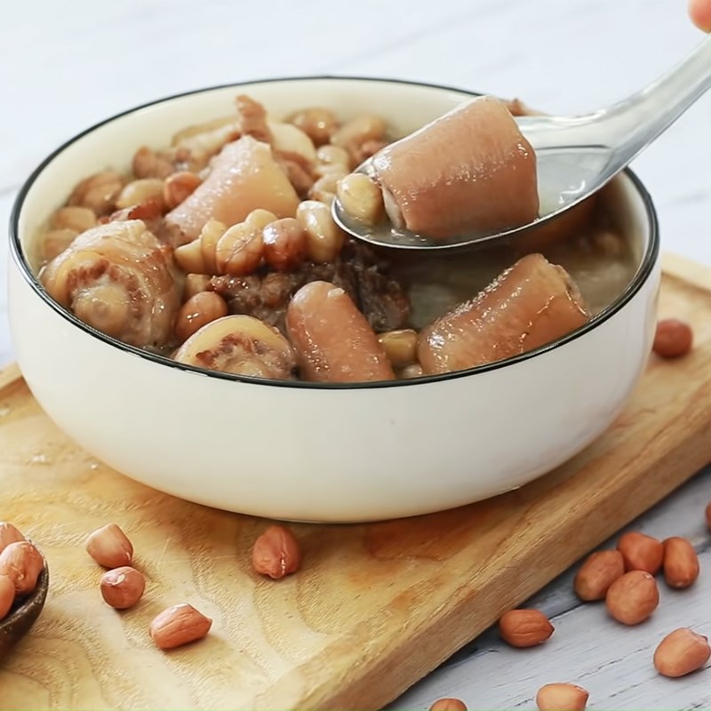 Canh đuôi heo hầm đậu phộng