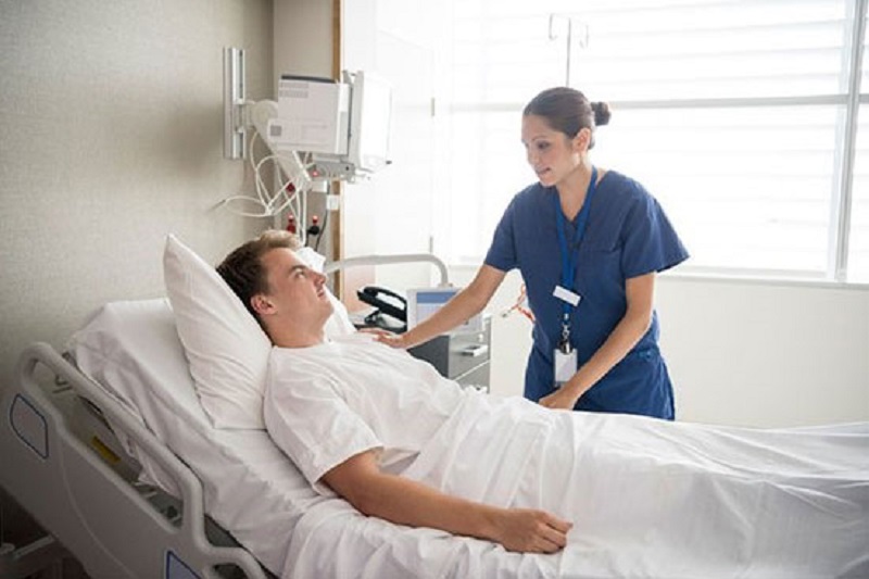 Nắm bắt tình hình sức khoẻ người sau khi phẫu thuật để đưa ra phương án chăm sóc phù hợp