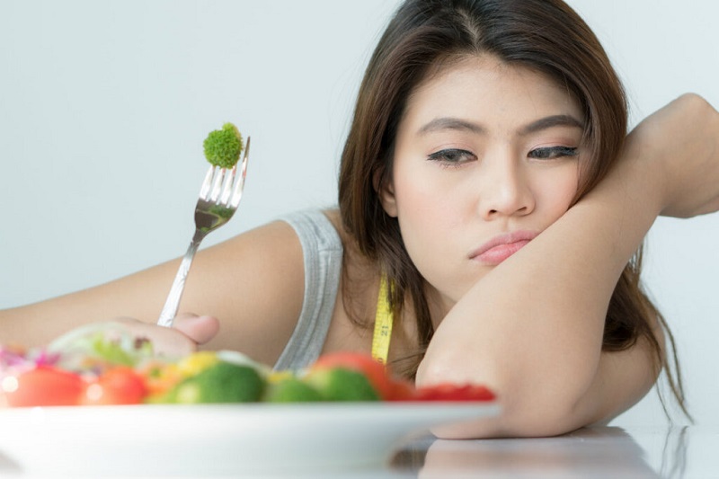 Ăn uống kiêng khem khiến cơ thể thiếu chất, gầy yếu xanh xao