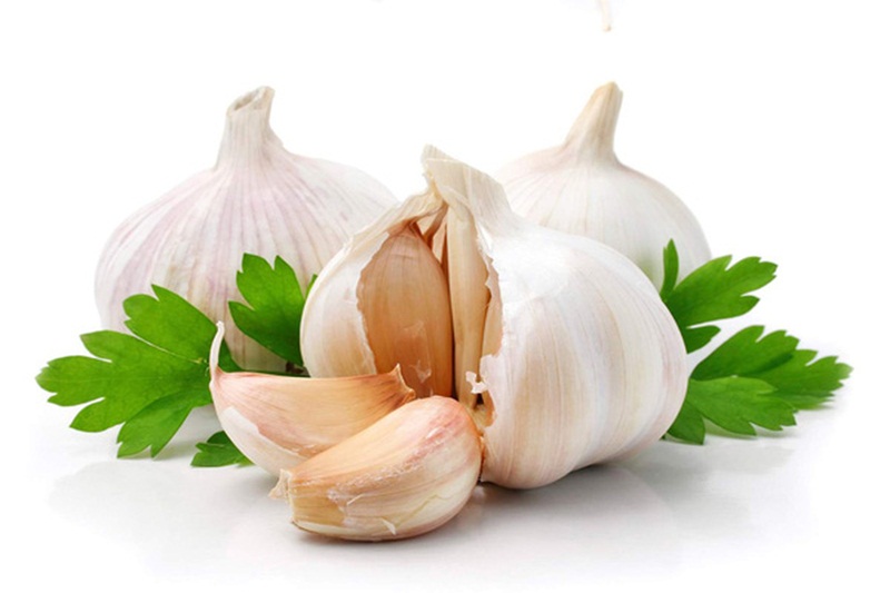 Hành tỏi thường có nhiều mùi ảnh hưởng đến sữa mẹ sau sinh