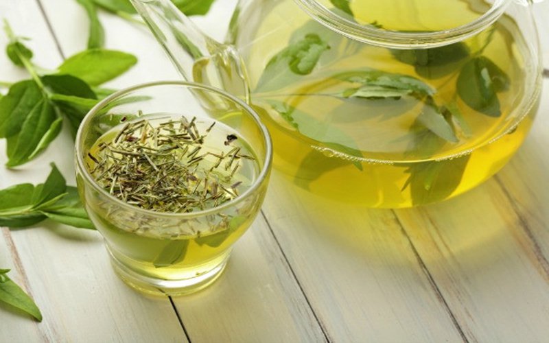 Trong trà xanh có chứa chất chống oxy hóa giúp ngăn ngừa lão hóa da
