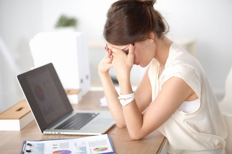 Tiếp xúc nhiều với máy tính mà không nghỉ ngơi sẽ gây mỏi mắt