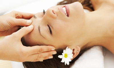 Massage da mặt giúp nâng cơ, cải thiện tình trạng da lão hóa rất tốt