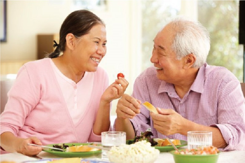 Bên cạnh bổ sung thuốc bổ hãy xây dựng thực đơn phù hợp cho người già biếng ăn