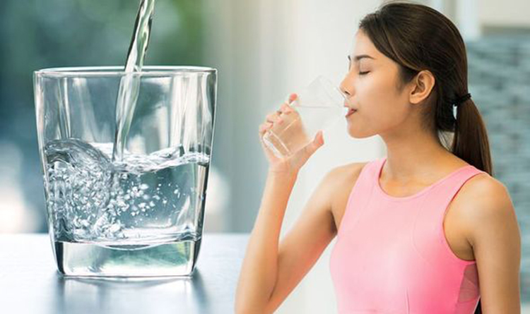 Nước luôn quan trọng với cơ thể chúng ta dù bạn có chơi thể thao hay không Nước luôn quan trọng với cơ thể chúng ta dù bạn có chơi thể thao hay không