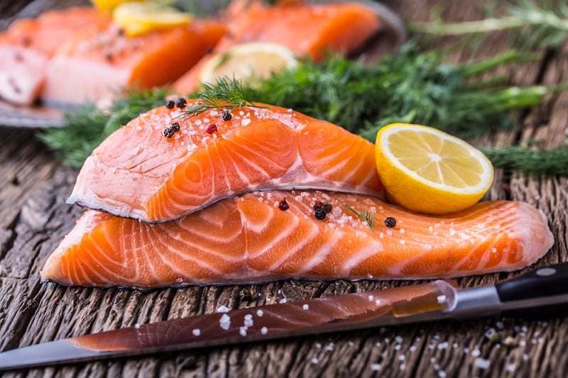 Cá hồi chứa hàm lượng omega 3 cao rất tốt cho bà bầu