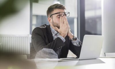 Mệt mỏi bởi công việc khiến bạn luôn bị stress là nguyên nhân gây hoa mắt chóng mặt