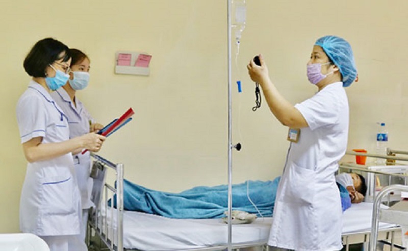 Trước khi truyền nước bạn cần lắng nghe tư vấn của bác sĩ