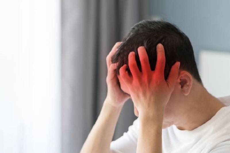 Hoa mắt tê tay có thể đi kèm biểu hiện chóng mặt đau đầu