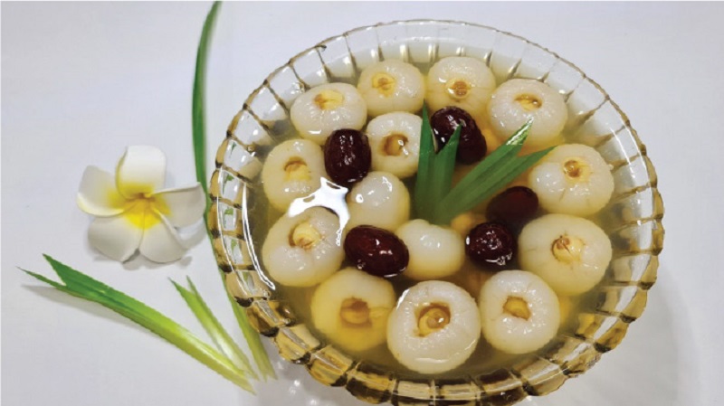 Bồi bổ cơ thể với món hạt sen hầm long nhãn táo tàu