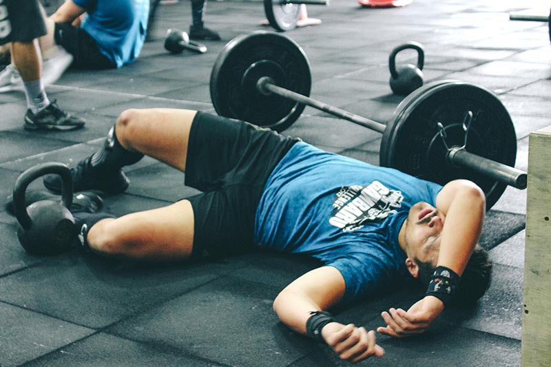 Tập luyện nặng quá sức chịu sẽ khiến hoa mắt tim đập nhanh