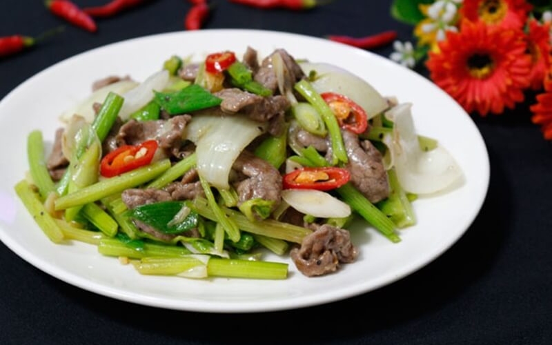 Thị bò xào cần tây món ăn bồi bổ tốt cho sức khỏe người suy nhược