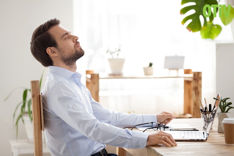 Thư giãn ngay khi thấy căng thẳng, mệt mỏi giúp hạn chế hoa mắt chóng mặt đau đầu hiệu quả
