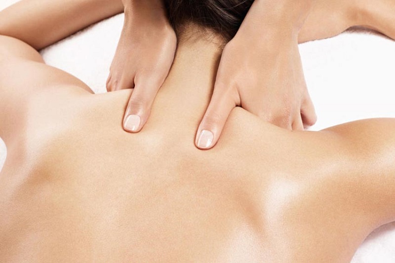 Có rất nhiều bài tập massage vai gáy giúp phòng tránh việc hoa mắt, ù tai