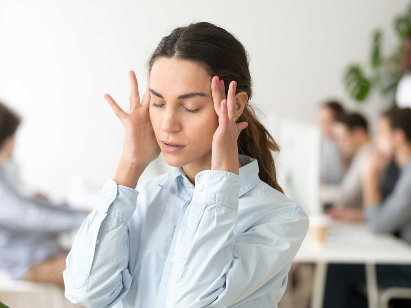Hoa mày, chóng mặt là một trong những dấu hiệu người thiếu máu thường thấy nhất