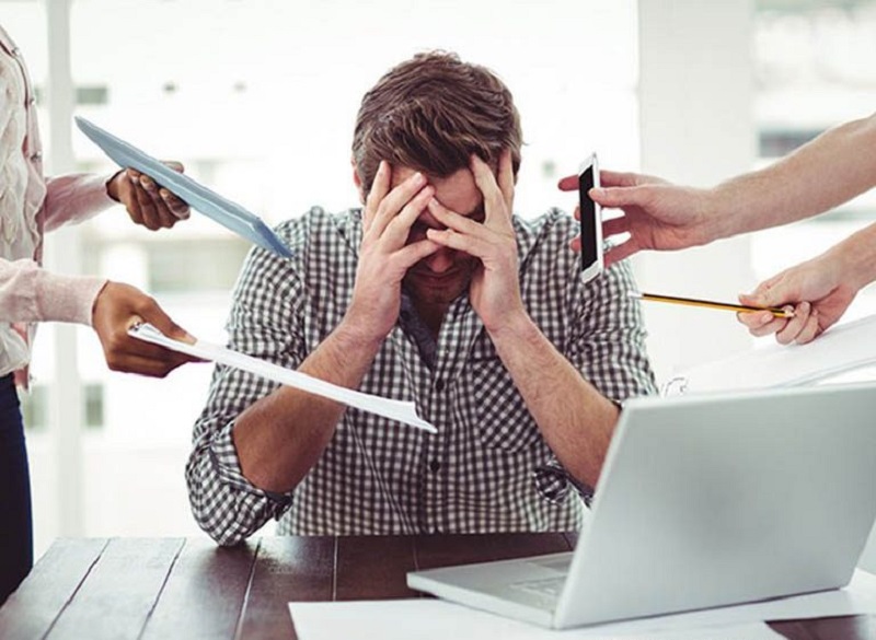 Làm việc, học tập quá sức khiến tình trạng suy nhược trở nên trầm trọng