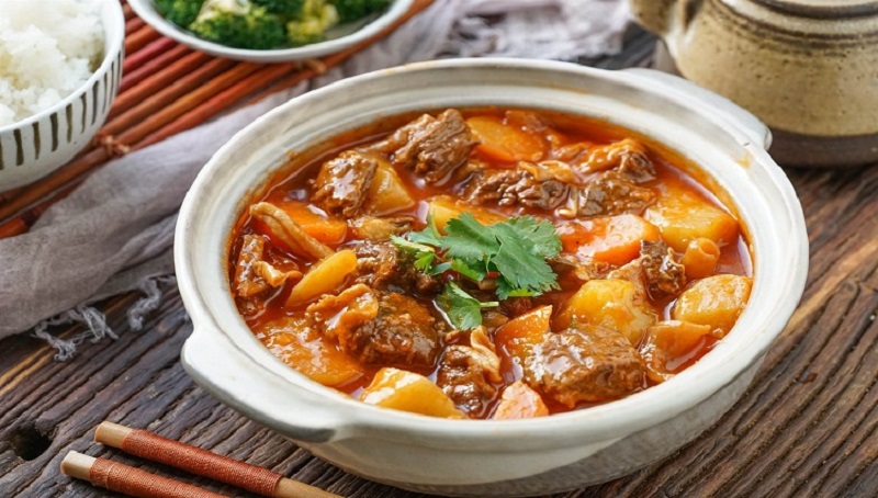Món thịt bò hầm khoai tây vô cùng quen thuộc có tác dụng bồi bổ máu rất hiệu quả