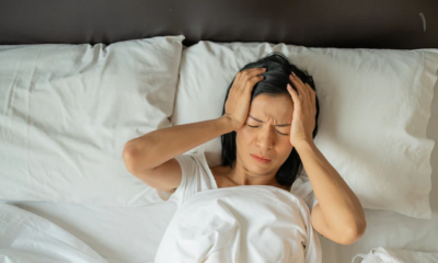 Nằm gối quá cao làm giảm lưu lượng máu lên não gây hoa mắt chóng mặt