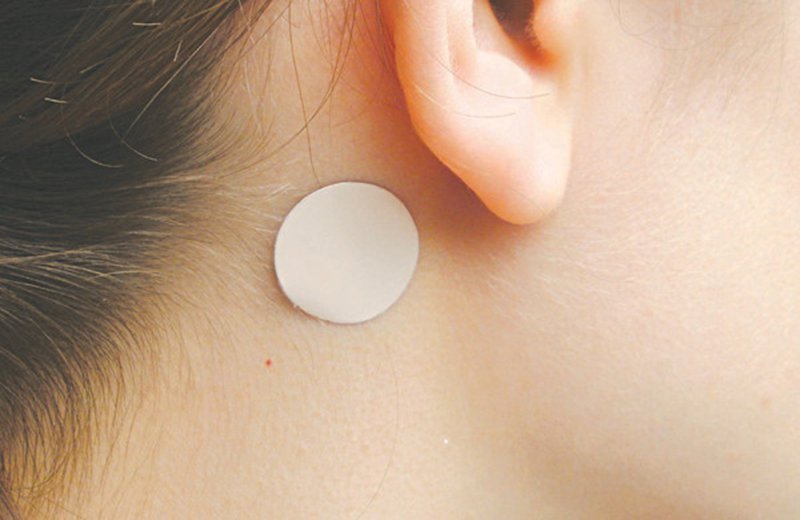 Miếng dán chứa scopolamine giúp giảm thiểu chứng hoa mắt, chóng mặt