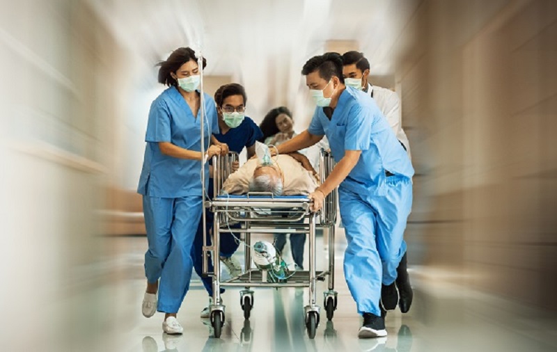 Nên đưa người thân đi bệnh viện càng sớm càng tốt