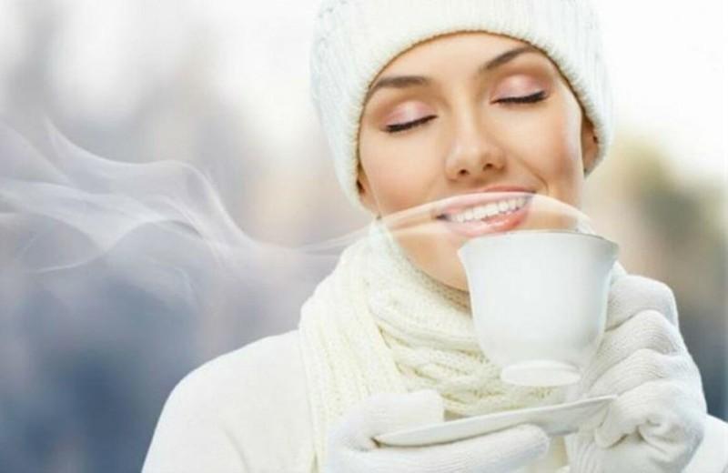 Uống nước ấm hàng ngày để bảo vệ thanh quản tốt hơn