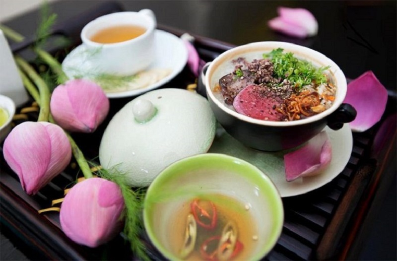 Nấu cháo nhung hươu là một trong những cách sử dụng nhung hươu tươi đơn giản, bổ dưỡng cho người già